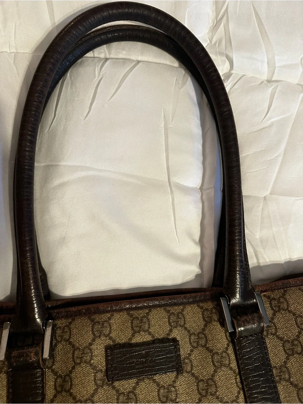 Gucci elegant brown